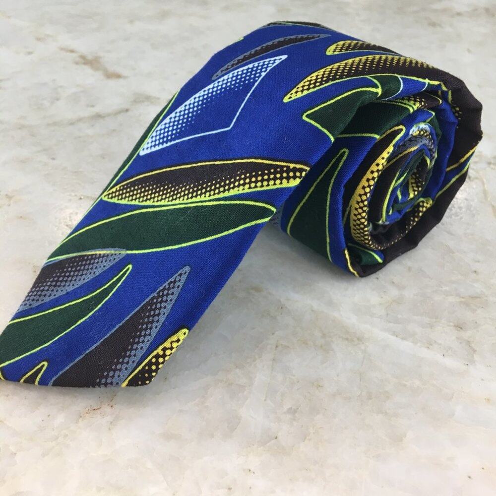 STRIKING DESIGN TIE